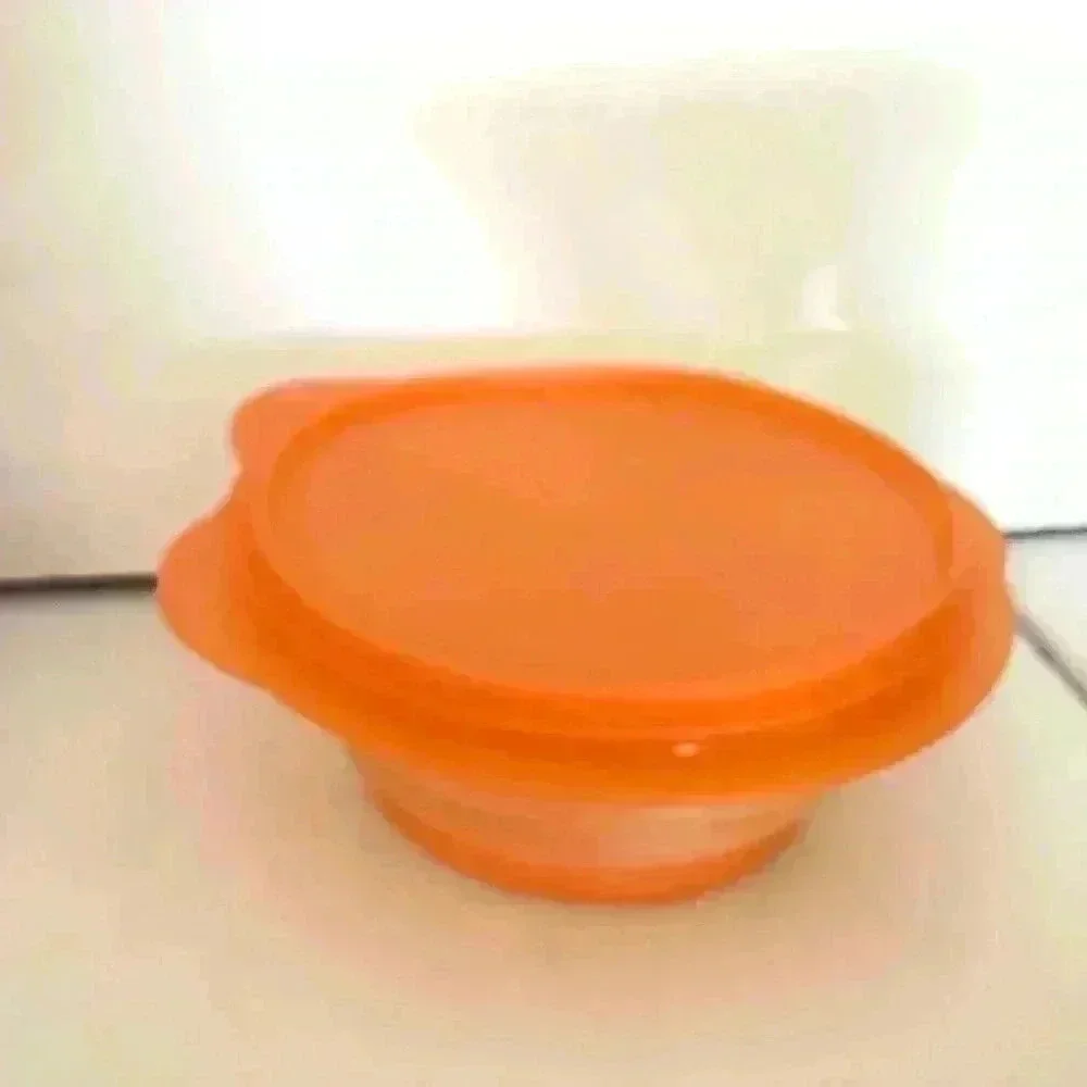 VTG TUPPERWARE ORANGE 4 CUP FLAT OUT COLLAPSIBLE BOWL WITH LID
